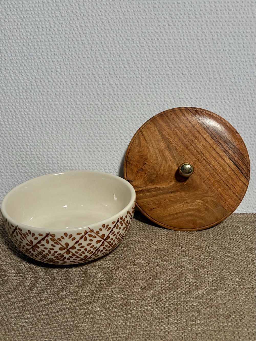 Ceramic Bowl with Wooden Sealing Lid - Hand-Painted Brown & Cream - Picture 4 of 6